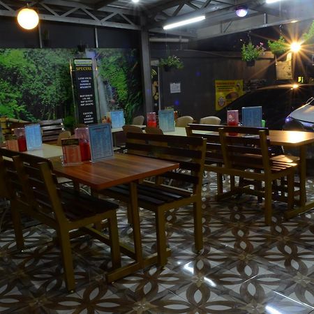 Guest House Salon Fora Gegerkalong Setiabudhi Bandung Kültér fotó