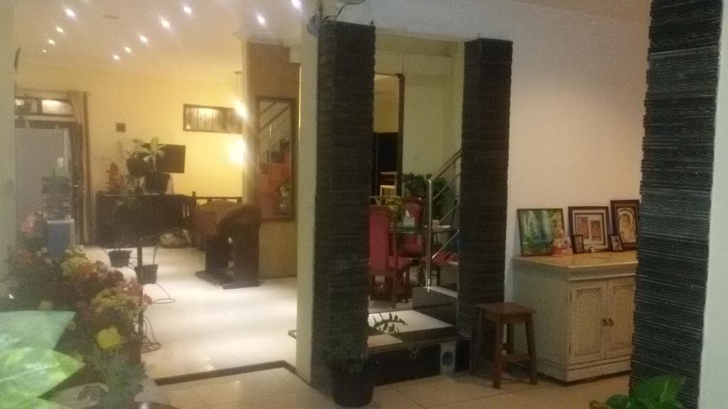Guest House Salon Fora Gegerkalong Setiabudhi Bandung Kültér fotó