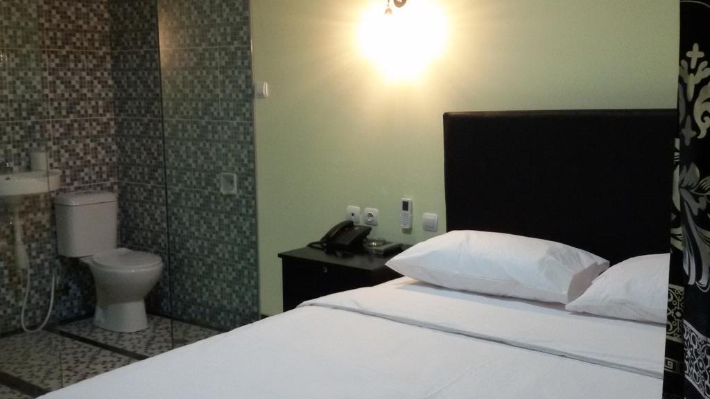 Guest House Salon Fora Gegerkalong Setiabudhi Bandung Kültér fotó