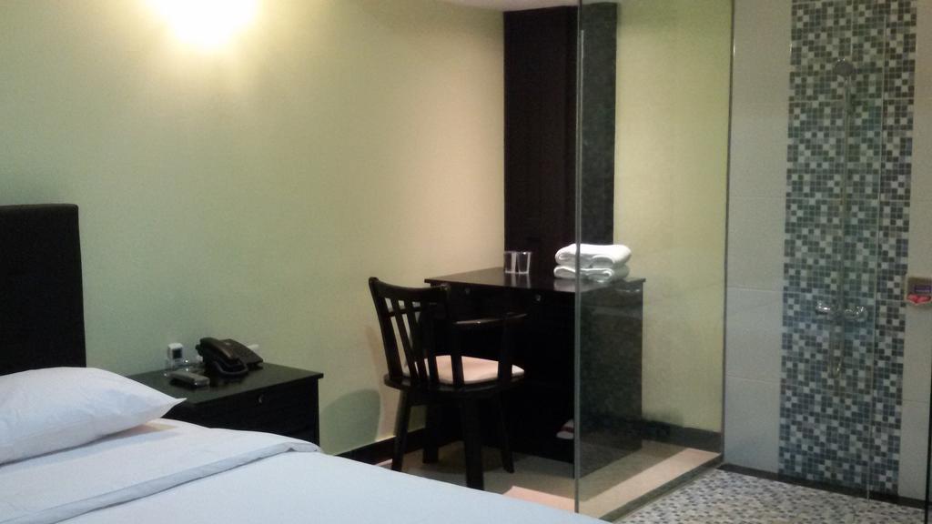 Guest House Salon Fora Gegerkalong Setiabudhi Bandung Kültér fotó