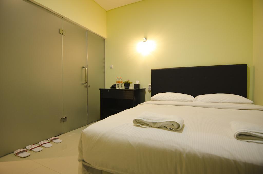 Guest House Salon Fora Gegerkalong Setiabudhi Bandung Kültér fotó