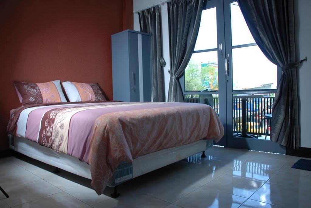 Guest House Salon Fora Gegerkalong Setiabudhi Bandung Kültér fotó